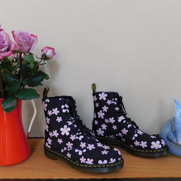 Dr Doc Martens Page Meadow pink cherry blossom floral canvas festival boots NWOT - Picture 3 of 16